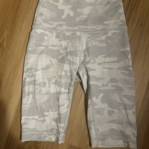 Lululemon Wunder Under shorts, size 2. Like new!